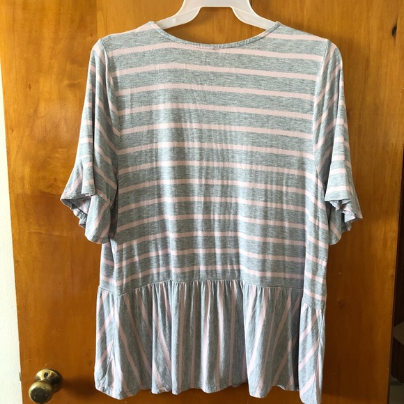 Livi Active Ruffled Bottom Shirt - Picture 2 of 4